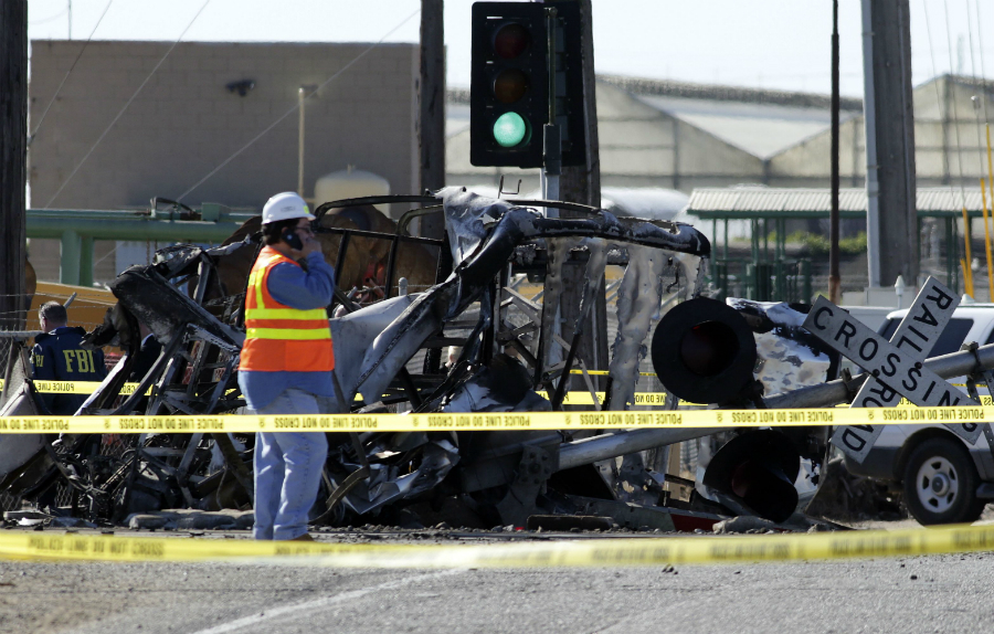 Varios heridos por accidente entre un tren y un camión en California. Foto: Reuters