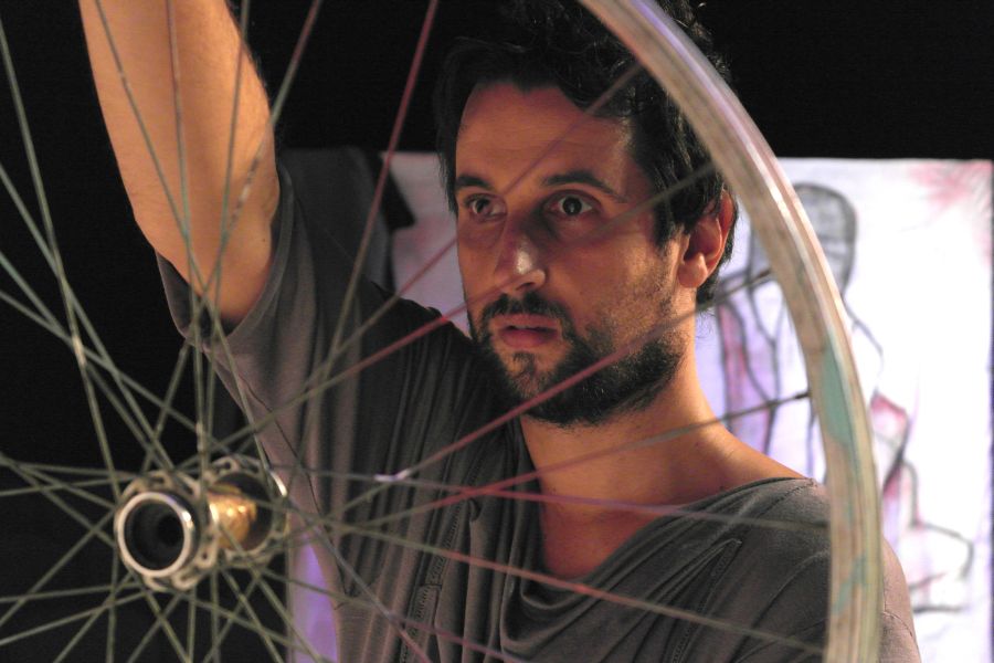 El eterno femenino de una imaginativa pintora