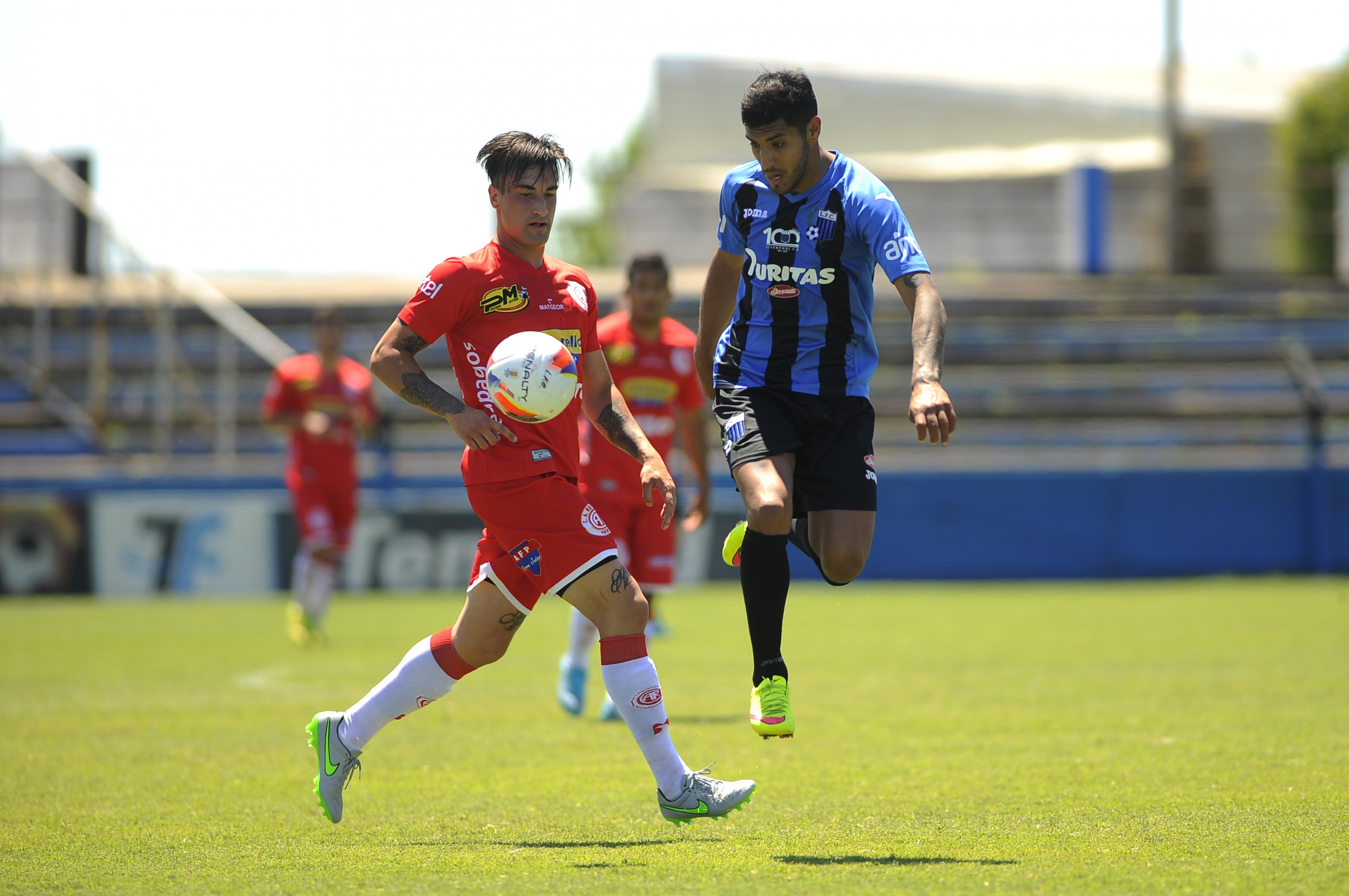 El eterno femenino de una imaginativa pintora