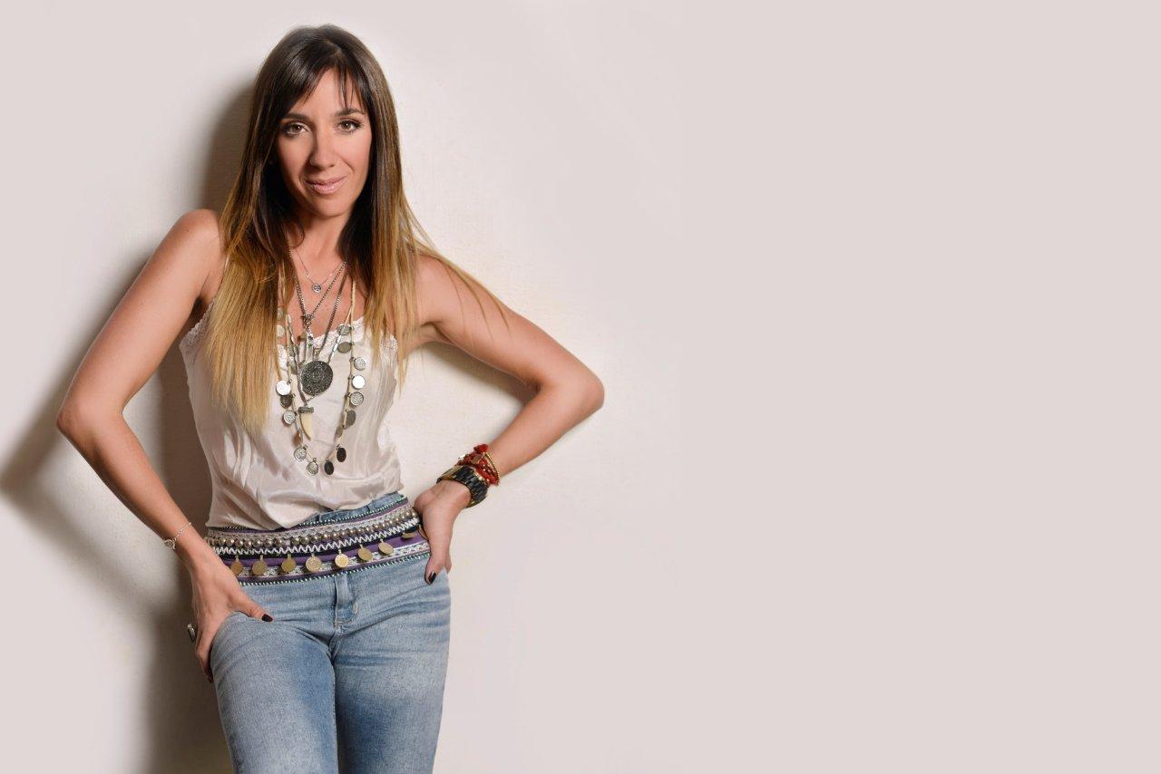 El eterno femenino de una imaginativa pintora