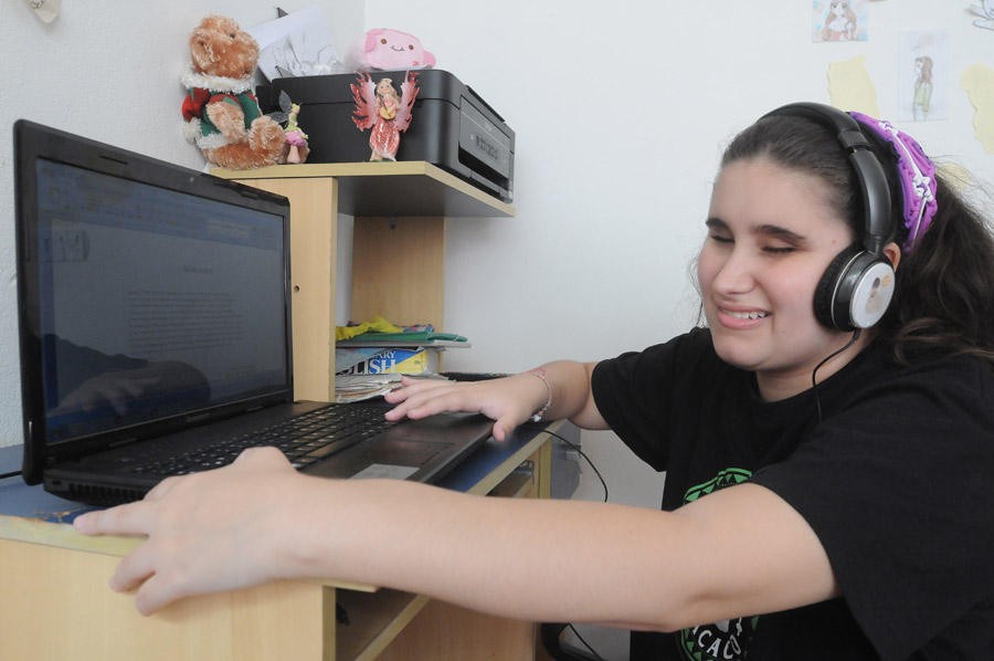 El eterno femenino de una imaginativa pintora