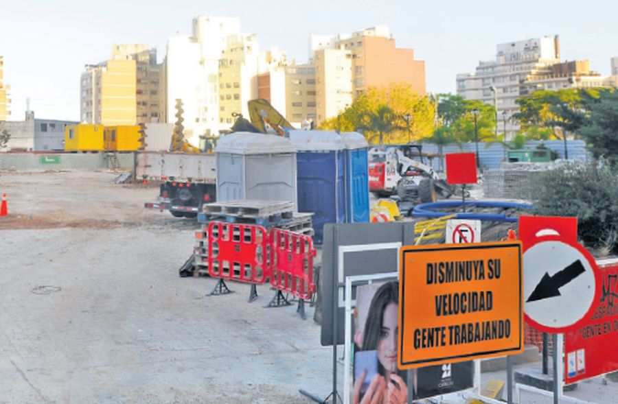 El eterno femenino de una imaginativa pintora