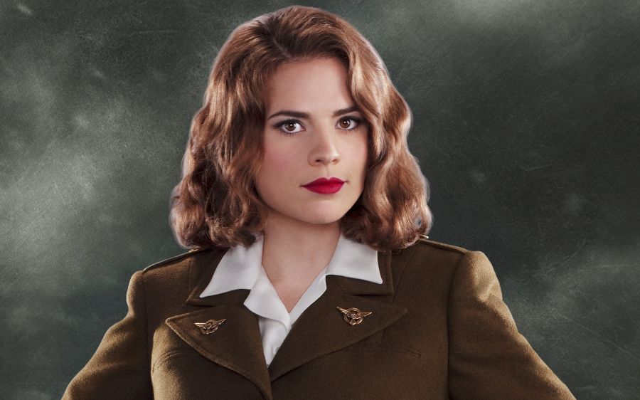 El eterno femenino de una imaginativa pintora