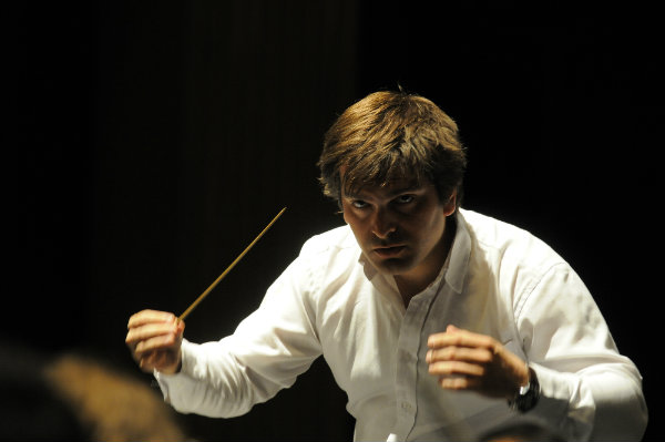 El eterno femenino de una imaginativa pintora