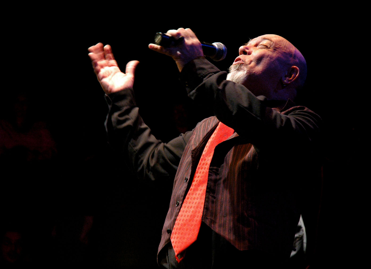 El eterno femenino de una imaginativa pintora