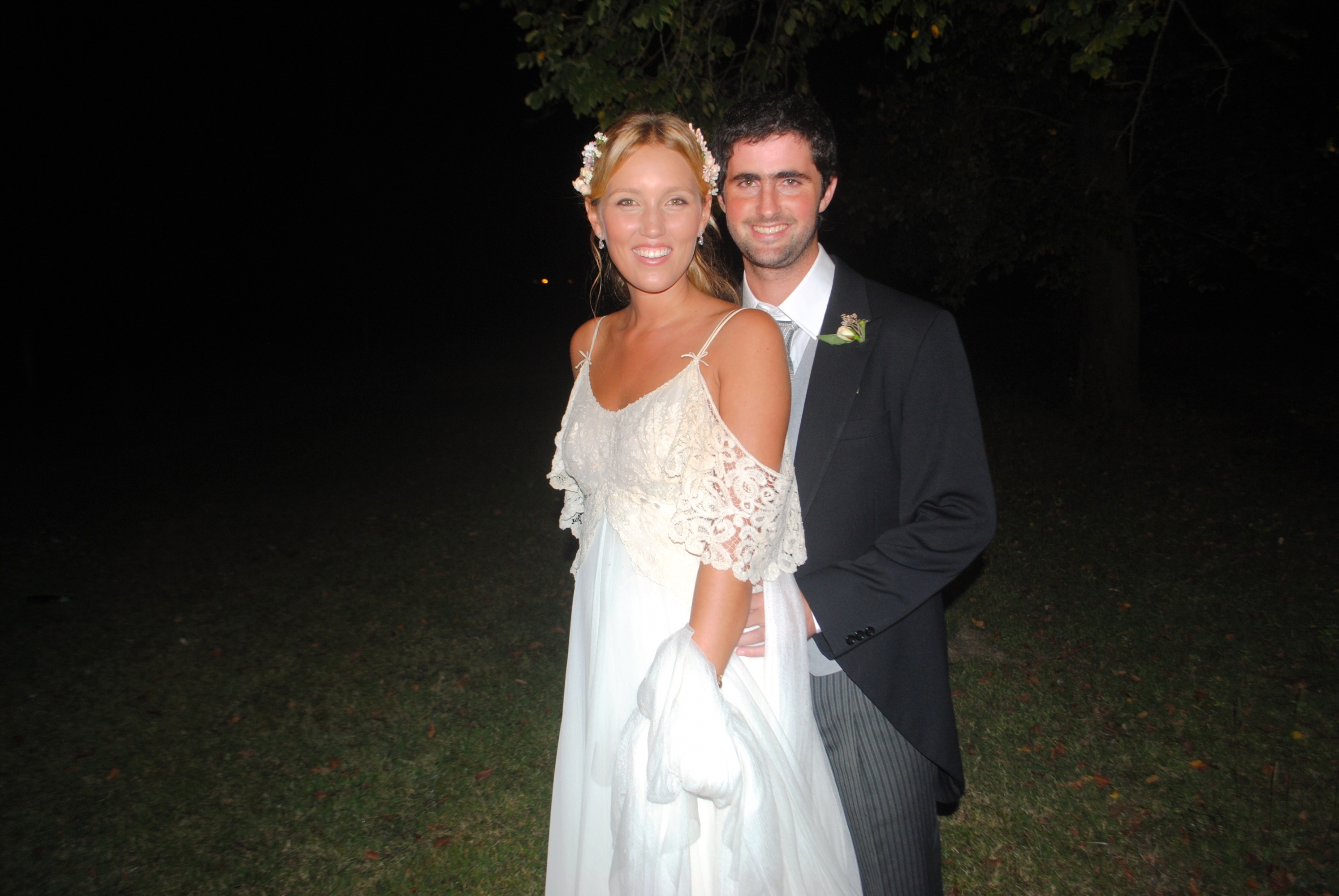 Los novios durante el festejo.