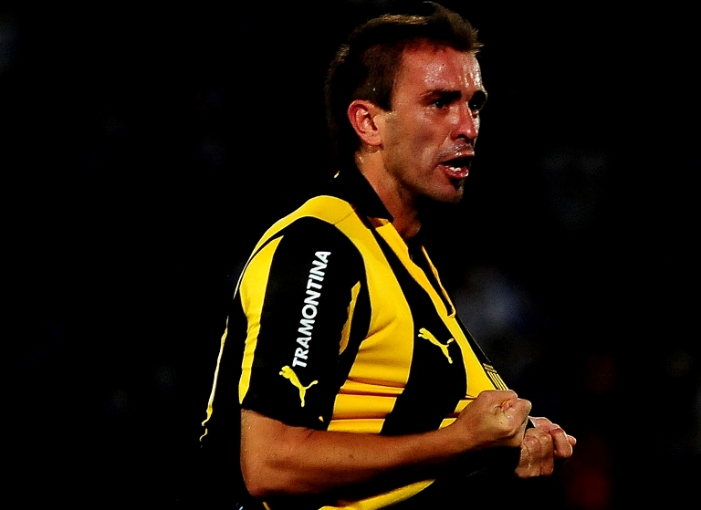 El eterno femenino de una imaginativa pintora