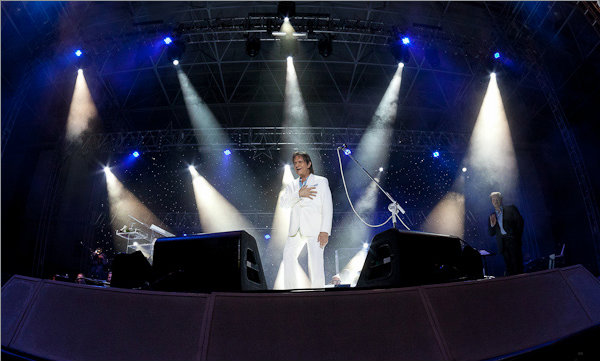 El eterno femenino de una imaginativa pintora