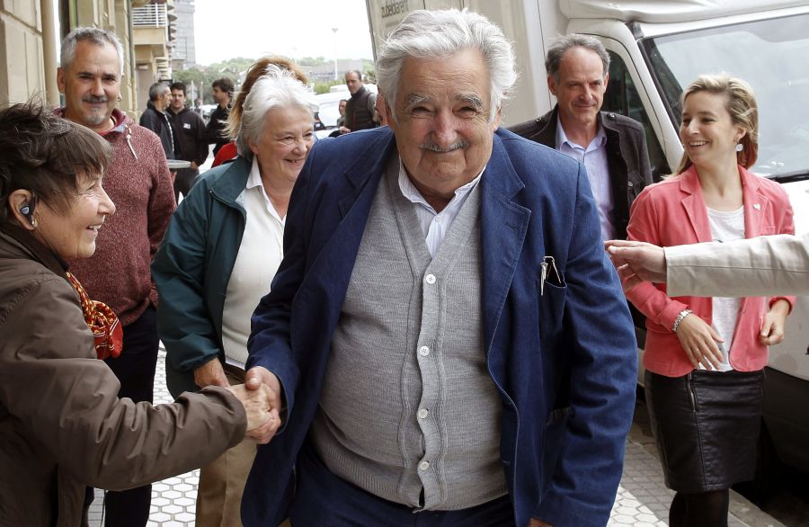 El eterno femenino de una imaginativa pintora