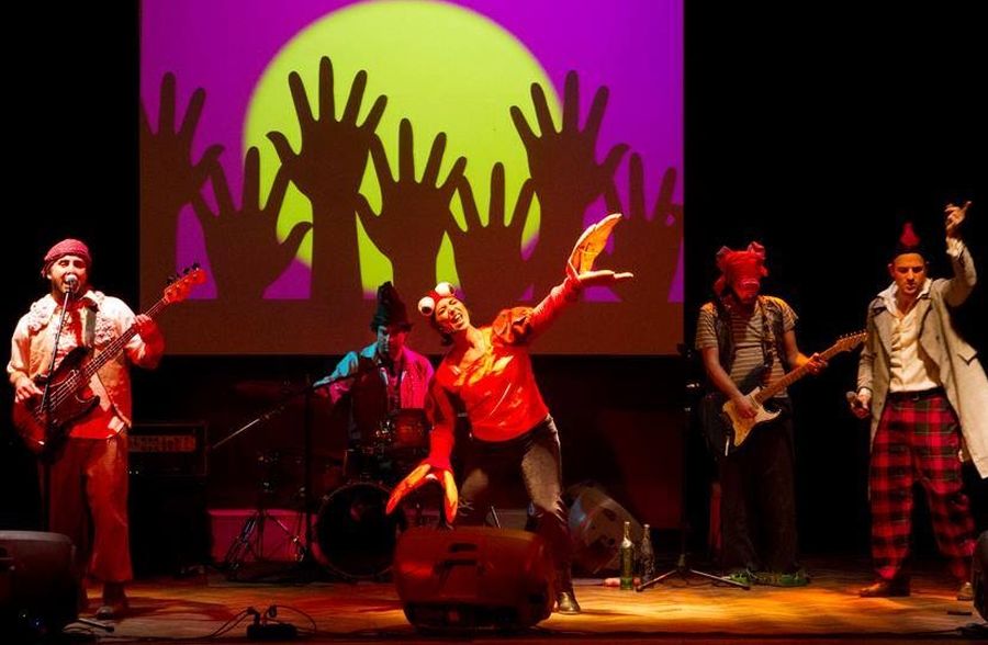 El eterno femenino de una imaginativa pintora