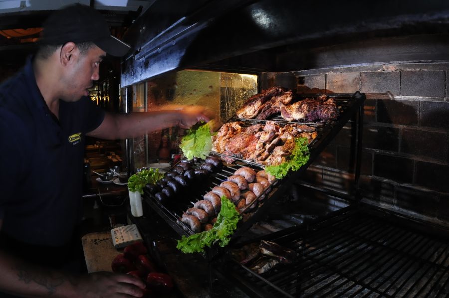 El eterno femenino de una imaginativa pintora