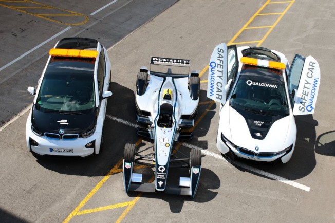 El eterno femenino de una imaginativa pintora