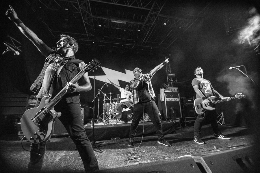 El eterno femenino de una imaginativa pintora