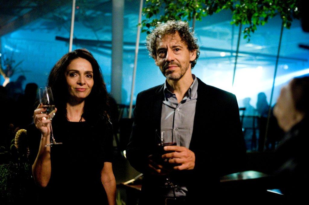 Valentina y Carlo, dos psiquiatras con una forma muy peculiar de trabajar.