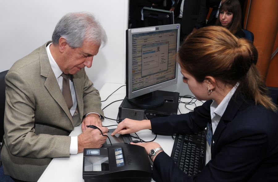 El eterno femenino de una imaginativa pintora