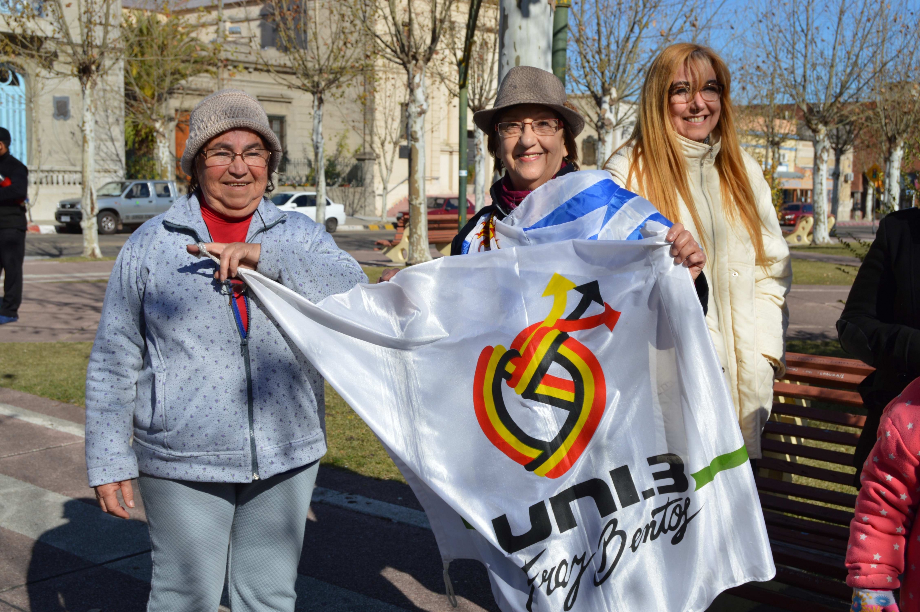 Festejos en Fray Bentos al declarar el frigorífico Anglo patrimonio de la humanidad. Foto: Daniel Rojas.