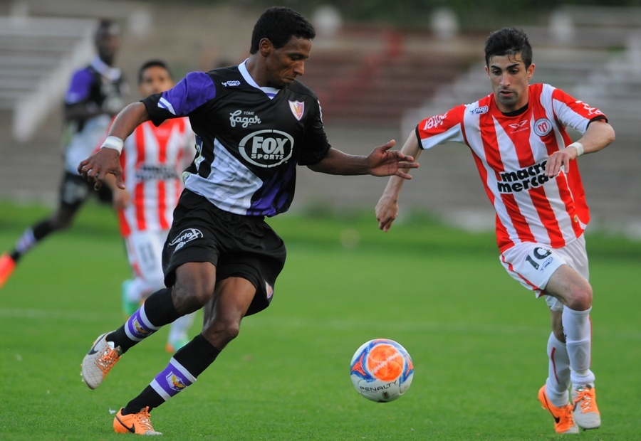 El eterno femenino de una imaginativa pintora