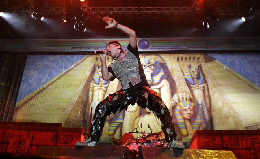 El eterno femenino de una imaginativa pintora