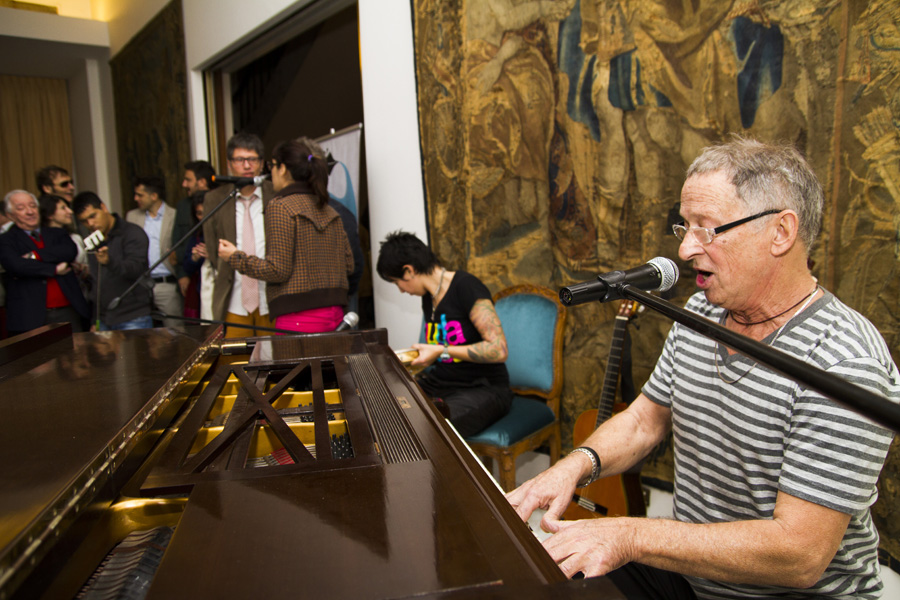 El eterno femenino de una imaginativa pintora