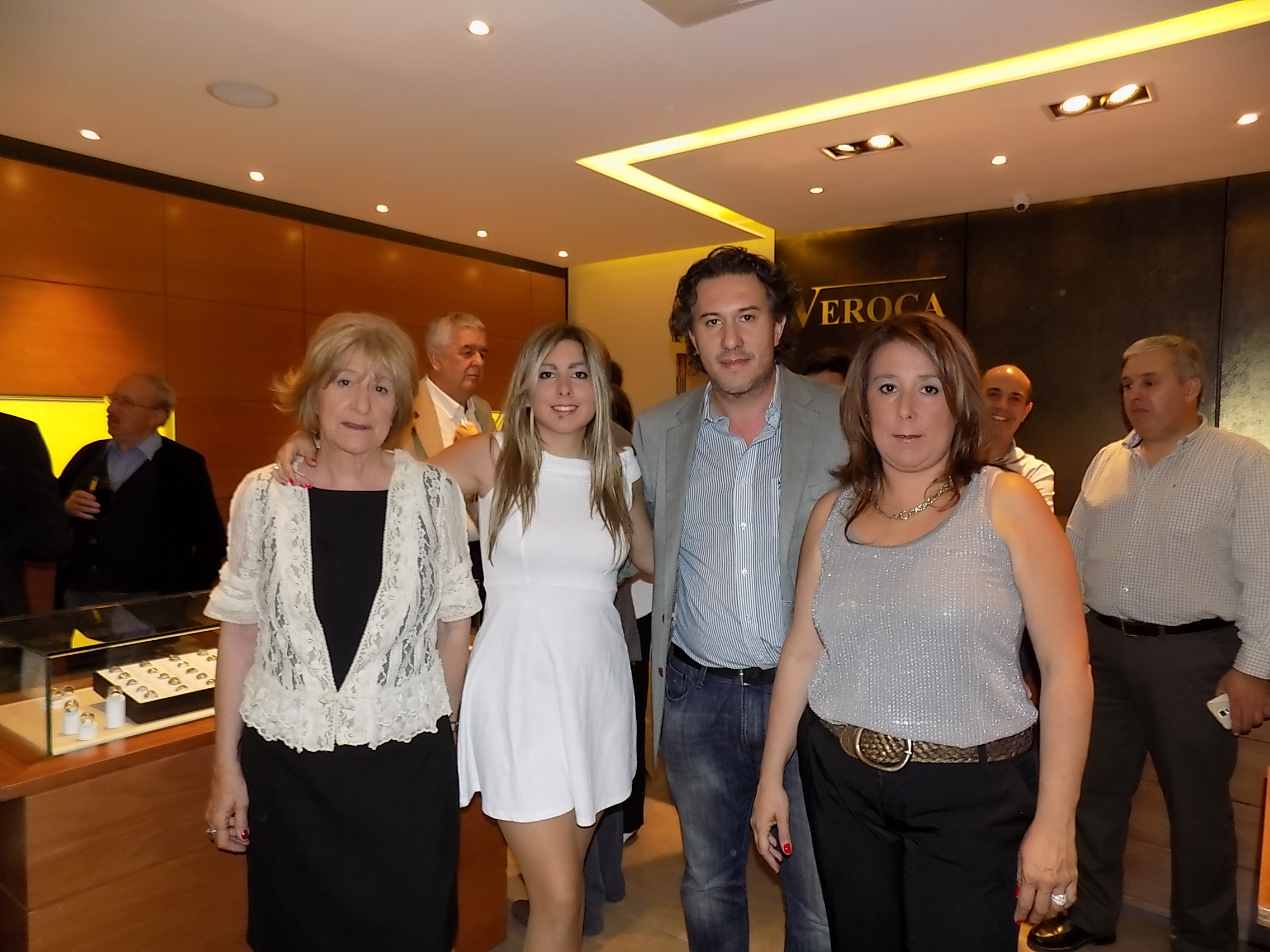 Delia Jarque de Alvarez, Florencia Battes Alvarez, Leonardo y Verónica Alvarez.
