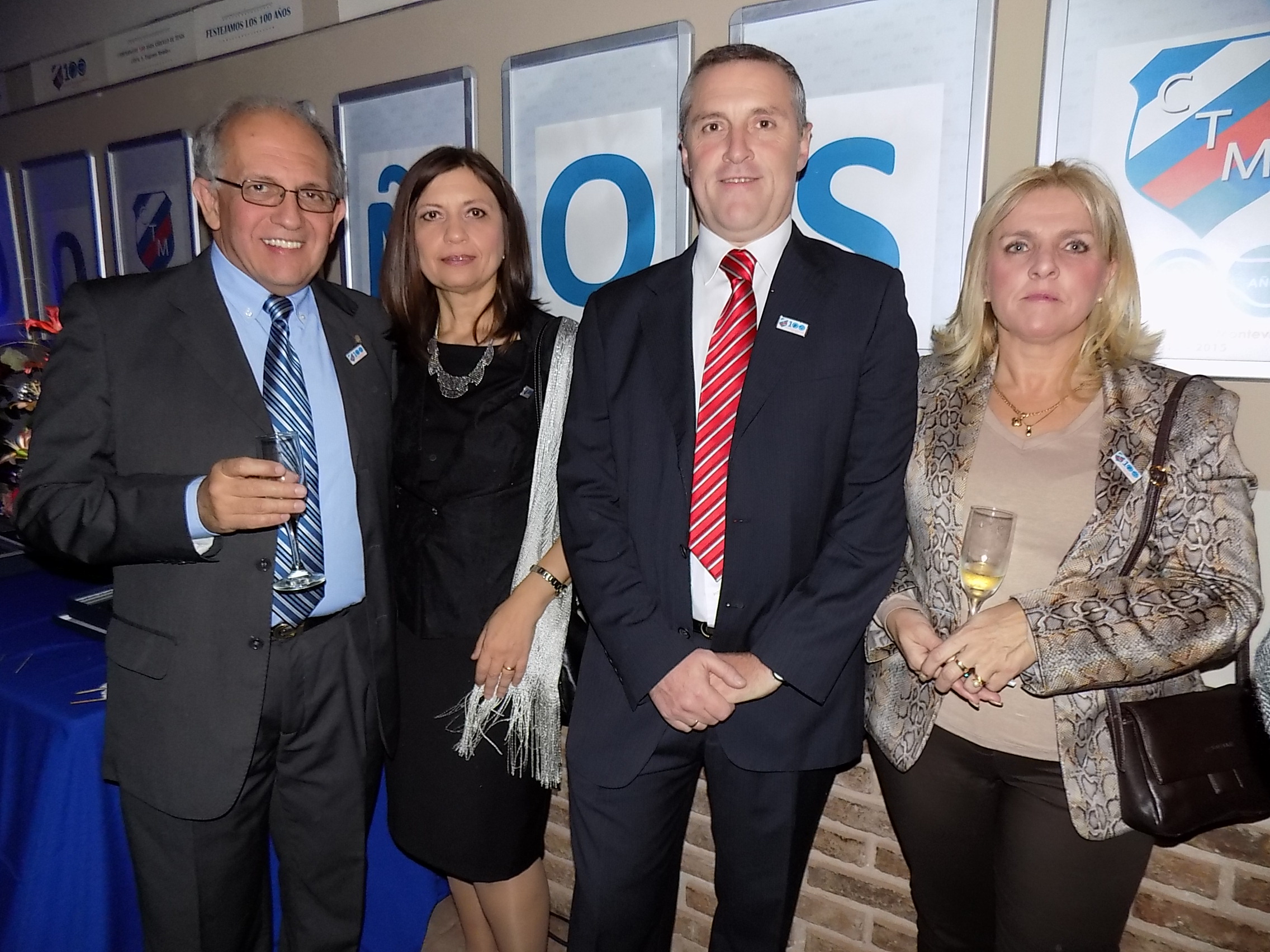 Ernesto Arias, Cristina Malek, Mauricio López, Gabriela Salaberry.