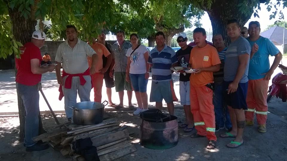 Sunca se movilizó en Carmelo por despidos en obras de fibra óptica. Foto: Facebook/ Sunca.