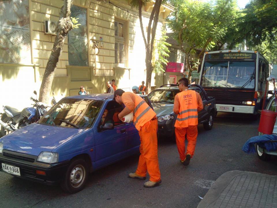 Sunca se movilizó en Salto por despidos en obras de fibra óptica. Foto: Facebook/ Sunca.