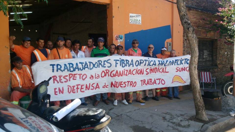 Sunca se movilizó en Tacuarembó por despidos en obras de fibra óptica. Foto: Facebook/ Sunca.