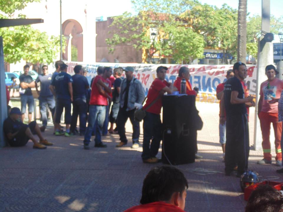 Sunca se movilizó en Maldonado por despidos en obras de fibra óptica. Foto: Facebook/ Sunca.