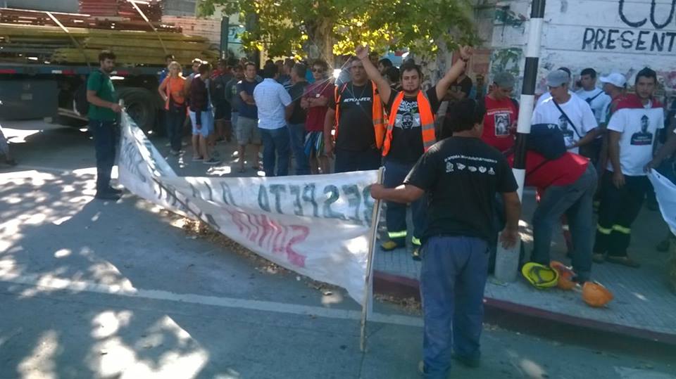Sunca se movilizó en Montevideo en 8 de octubre y 20 de febrero por despidos en obras de fibra óptica. Foto: Facebook/ Sunca.