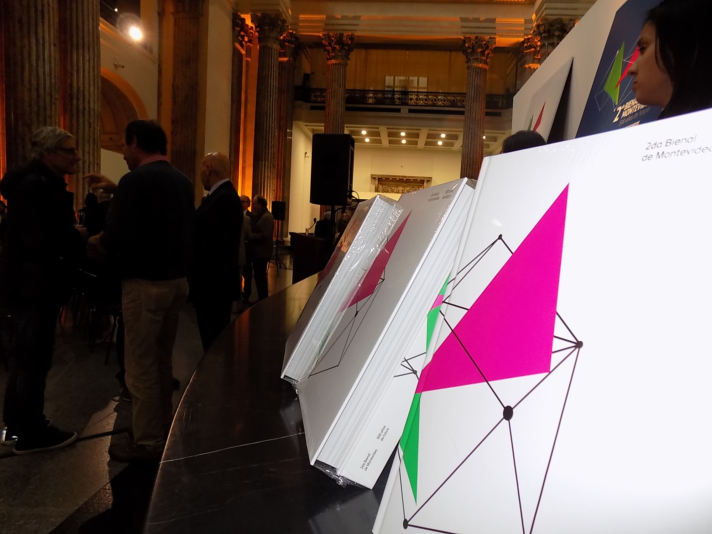 Un selecto público presenció el lanzamiento.