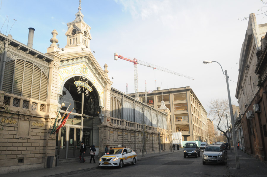 El eterno femenino de una imaginativa pintora