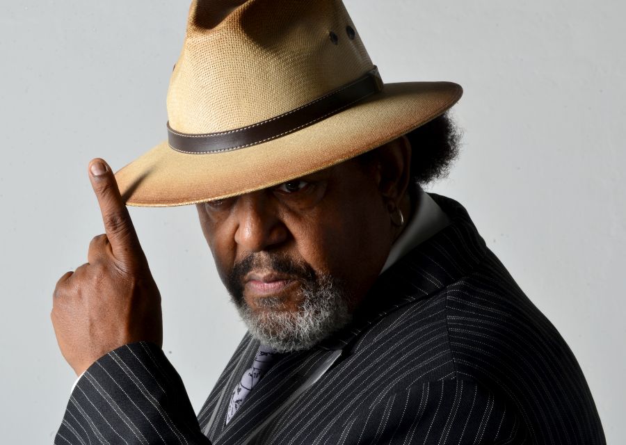 El eterno femenino de una imaginativa pintora