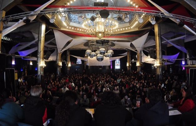 El eterno femenino de una imaginativa pintora