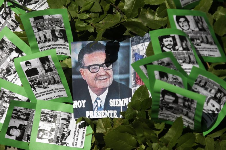 El eterno femenino de una imaginativa pintora