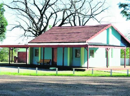 El eterno femenino de una imaginativa pintora