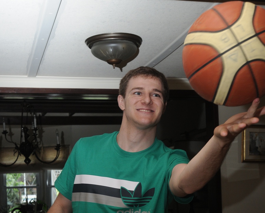 El eterno femenino de una imaginativa pintora