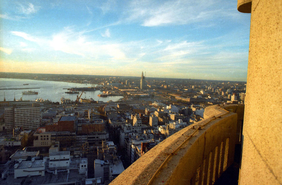 El eterno femenino de una imaginativa pintora