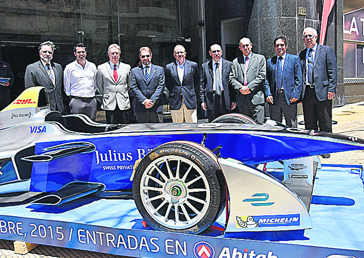 El eterno femenino de una imaginativa pintora