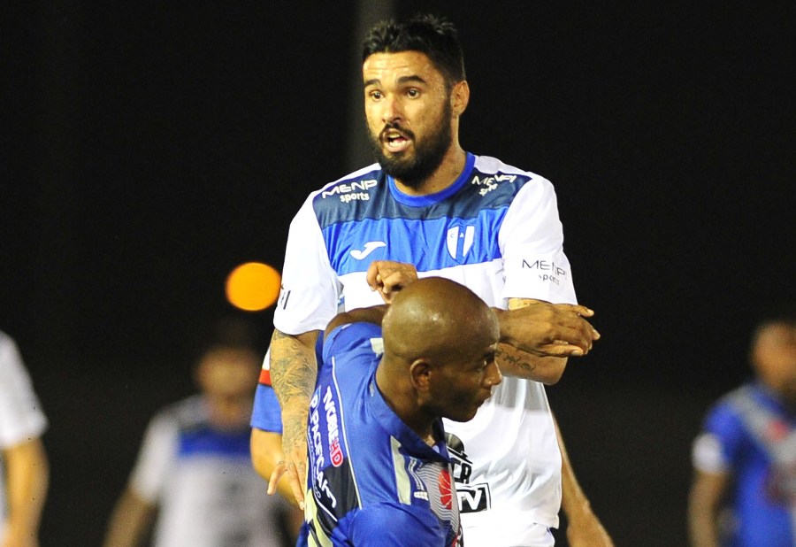 El eterno femenino de una imaginativa pintora