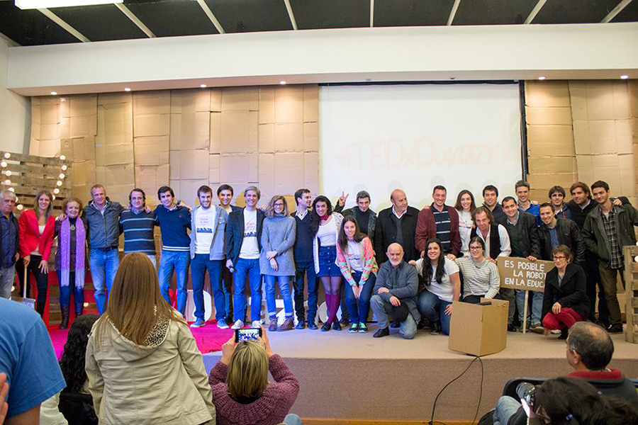 El eterno femenino de una imaginativa pintora