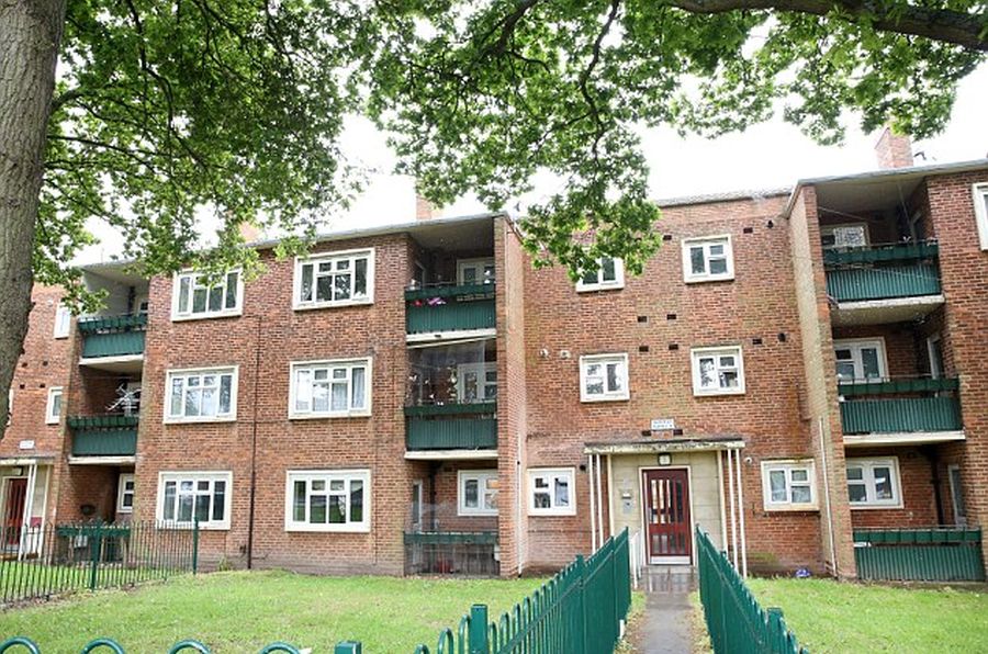 El eterno femenino de una imaginativa pintora