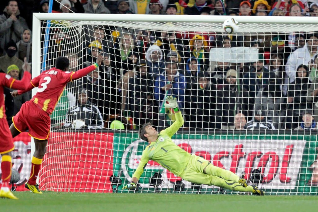 Muslera en el penal ante Gyan. Foto: Archivo El País.