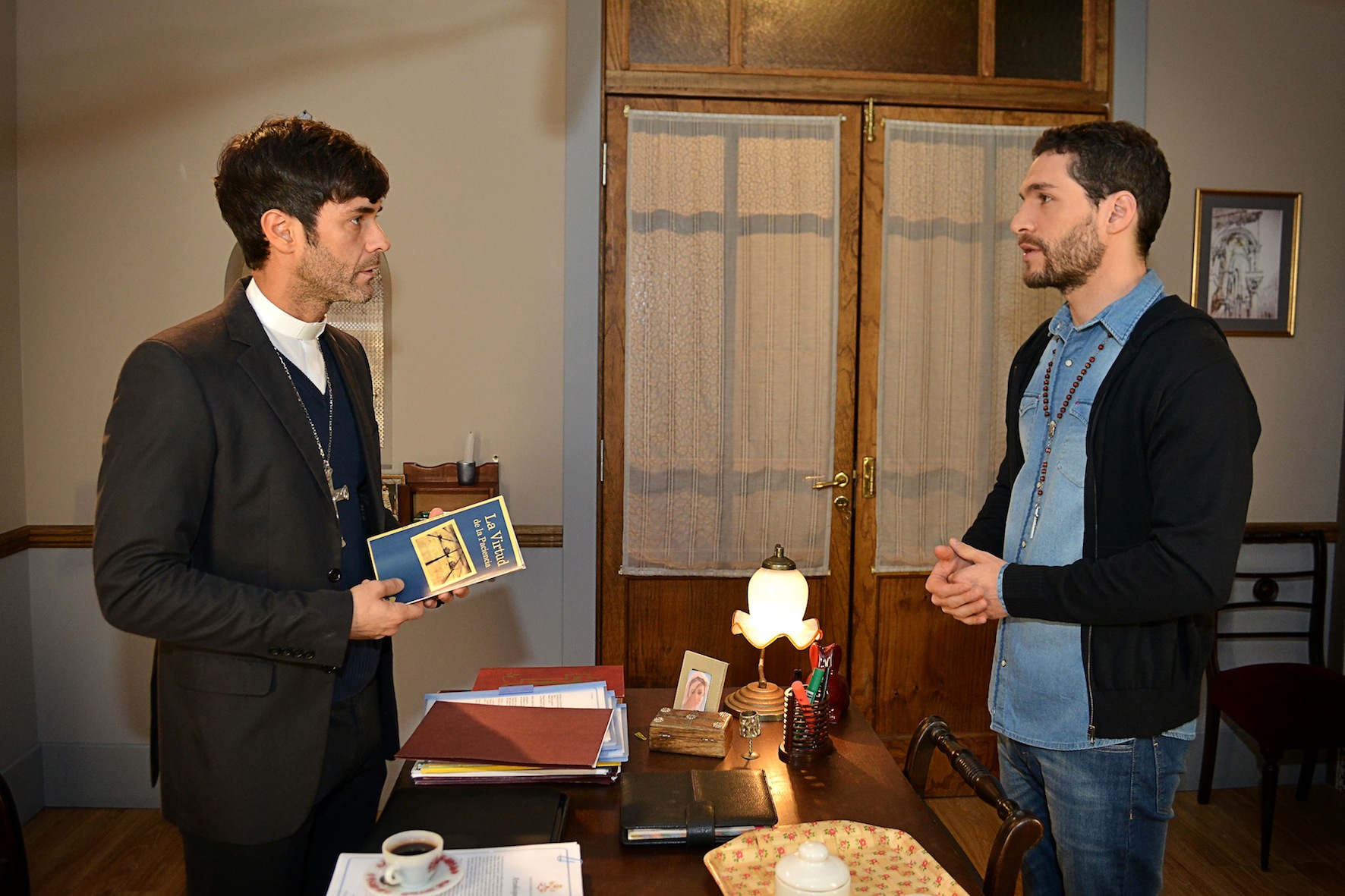 El eterno femenino de una imaginativa pintora