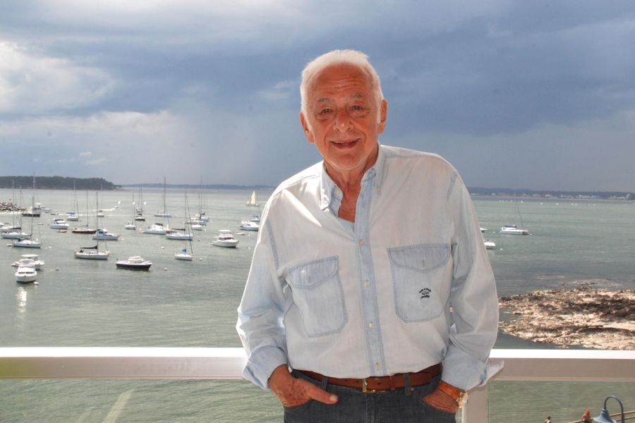 El eterno femenino de una imaginativa pintora