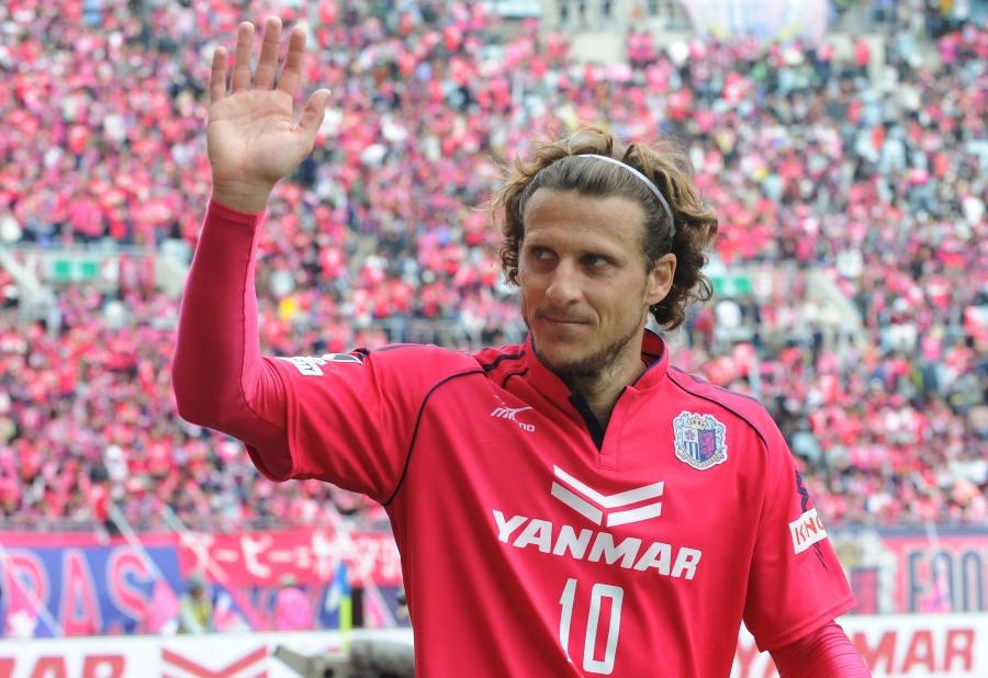 El eterno femenino de una imaginativa pintora