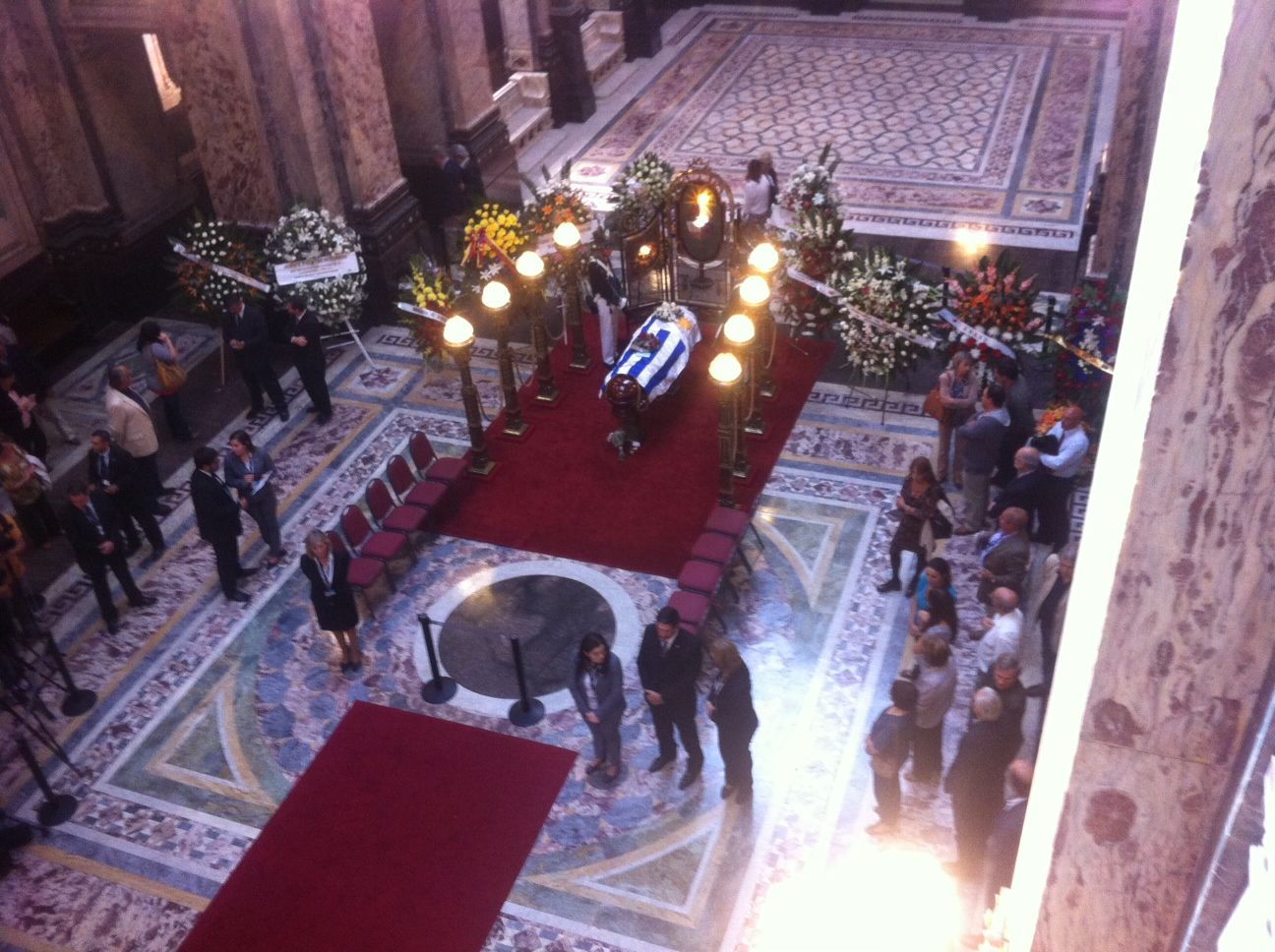 Velatorio de Eduardo Galeano en el Palacio Legislativo. Foto: Gabriel Rodríguez
