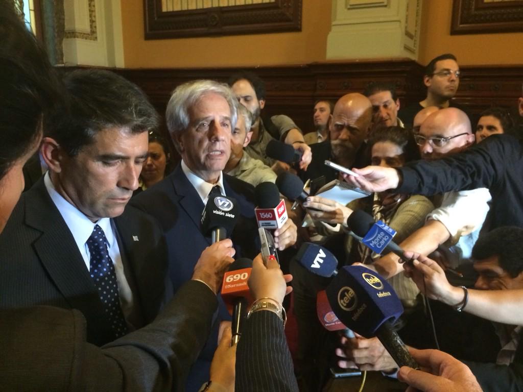 Velatorio de Eduardo Galeano en el Palacio Legislativo. Foto: Diego Píriz