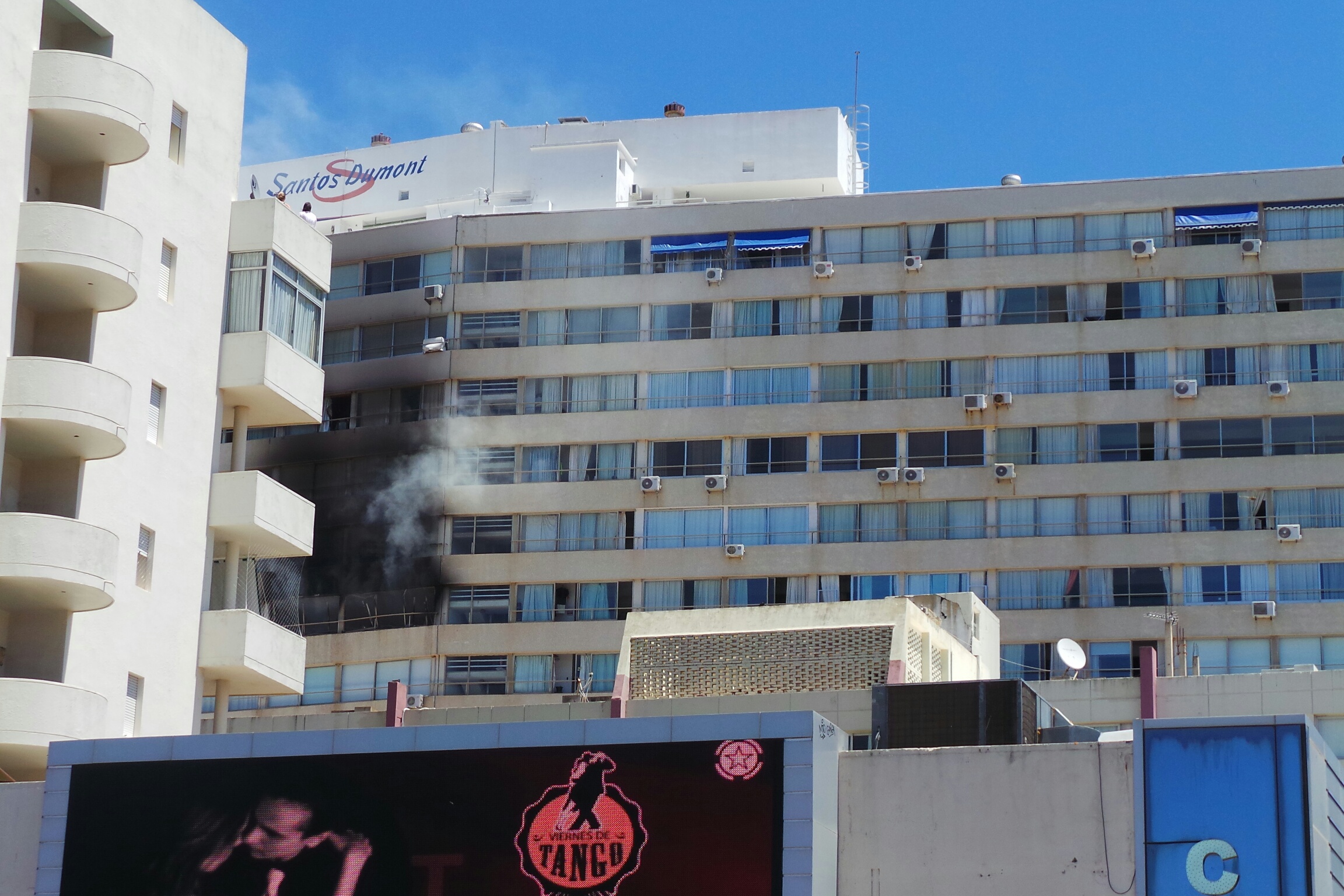 Incendio en edificio de Gorlero. Foto: Ricardo Figueredo