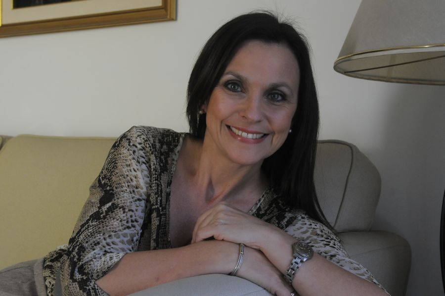 El eterno femenino de una imaginativa pintora